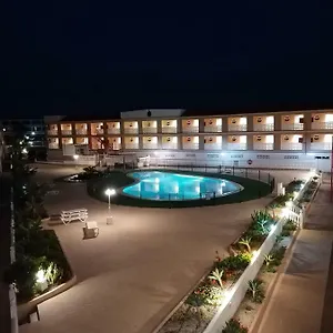 https://apartamentos-carolina.adeje-hotels.com